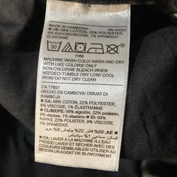 Old Navy Black Skinny Jeans with Distressed Knee - Picture 5 of 8